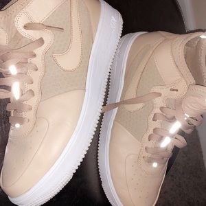 Barely Worn Sneakers‼️